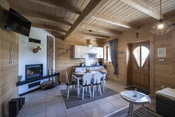 Фото номера Two-Bedroom Deluxe Chalet Kluszkowce Лоджи Domki letniskowe całoroczne г. Mizerna 7